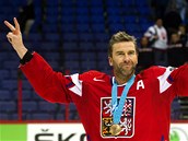 V JAKO VÍTĚZSTVÍ. Úspěch v zápase o třetí místo oslavuje český centr Petr... V JAKO VÍTĚZSTVÍ. Úspěch v zápase o třetí místo oslavuje český centr Petr...