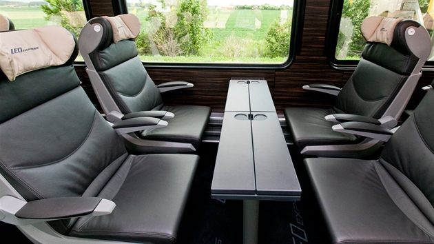 Na zkušebním okruhu ve Velimi se představil nový vlak Leo Express. (24. května Na zkušebním okruhu ve Velimi se představil nový vlak Leo Express. (24. května