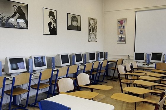 Pomaturitní studium cizího jazyka aneb jazykové kurzy nejsou jen angličtina1 Pomaturitní studium cizího jazyka aneb jazykové kurzy nejsou jen angličtina1
