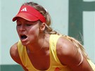 DAVAJ. Rusk� tenistka Maria Kirilenkov� sice p�edv�d� radostn� gesto, ale