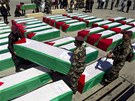 Palestin�t� voj�ci v Ramall�hu na Z�padn� b�ehu p�en�ej� rakve mrtv�ch