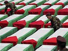 Palestinští vojáci v Ramalláhu na Západní břehu u rakví mrtvých atentátníků, Palestinští vojáci v Ramalláhu na Západní břehu u rakví mrtvých atentátníků,