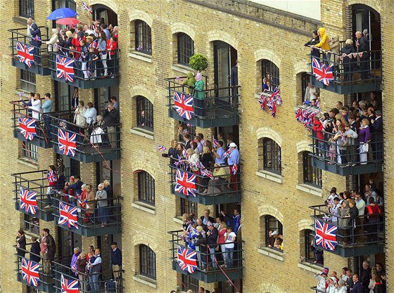 Bůh ochraňuj královnu. Britové čtyři dny slavili diamantové výročí královny... Bůh ochraňuj královnu. Britové čtyři dny slavili diamantové výročí královny...