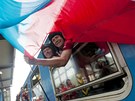 MIST�I! MIST�I! Kdy� vlak vyjí�d�l, skandovali fanou�ci "Poj�me �e�i, poj�me do