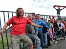 Fanou�ci Brna se se�li u trosek fotbalov�ho stadionu Zbrojovky, kdy� slavili
