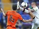 KAPITÁN - DRS�ÁK. Dánský kapitán Daniel Agger nahání strach. Potetované pa�e,
