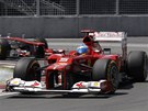 V ZAT��CE. Fernando Alonso proj�d� zat��ku b�hem kvalifikace Velk� ceny