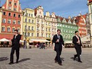 NA RYNKU. Hlavn� n�m�st� m� prozaick� n�zev Rynek �ili n�m�st�. Je opravdu