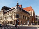 TADY BYDL� HR��I. Hotel Monopol je nejlep�� adresa ve Vratislavi a p�esn� na n�