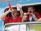 V PLNÉ ZBROJI. V jedné ruce trumpetka, ve druhé nezbytné pivo a dobrá nálada.