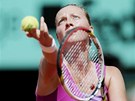MOMENT P�ED POD�N�M. Petra Kvitov� se soust�ed� na servis v utk�n� proti Nin�