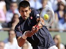 PO��DN�! Novak Djokovi� se soust�ed� na bekhendov� �der v semifin�le Roland