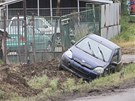 Zat�m posledn� ob� problematick� zat��ky u Hluku -  �idi� s autem ud�lal