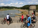 Napou�t�n� Luha�ovick� p�ehrady jde kv�li suchu p��li� pomalu, koup�n� v