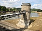 Napou�t�n� Luha�ovick� p�ehrady jde kv�li suchu p��li� pomalu, koup�n� v