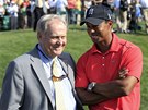 DVĚ LEGENDY. Jack Nicklaus (vlevo) a Tiger Woods, oba vyhráli 73 turnajů. DVĚ LEGENDY. Jack Nicklaus (vlevo) a Tiger Woods, oba vyhráli 73 turnajů.
