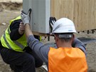 V�stavba stezky korunami strom� na Kramol�n� u Lipna nad Vltavou