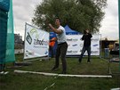 Mistr �esk� republiky v hodu mobilem, Tom� Benda, pr�v� hodil sv�tov� rekord