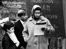 Královna Al�b�ta II., její syn princ Andrew a synovec David Armstrom (1972)