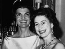 První dáma USA Jacqueline Kennedyová a královna Al�b�ta II. (Londýn, 1961)