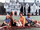 Královna Al�b�ta II. s rodinou ve Skotsku (1960)