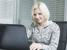 V�t�zka Hlasu �eskoSlovenska Ivanna Bagov� p�i chatu se �ten��i iDNES.cz