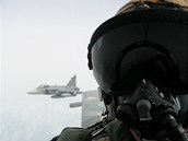 Elitn� �e�t� letci s letouny Jas-39 Gripen na cvi�en� Arctic Tiger v Norsku