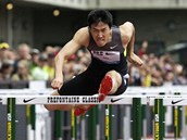 SKV�L� ���AN. Liu Siang (uprost�ed) na m�tinku v Eugene pobil nejlep�� americk�