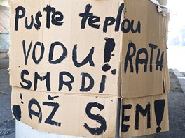 Na Rathovo tvrzení, že se může mýt jen dvakrát týdně, reagoval kdosi v Na Rathovo tvrzení, že se může mýt jen dvakrát týdně, reagoval kdosi v