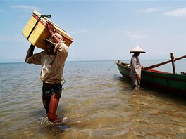 Kr�li�� ostrov (Koh Tonsay) se vyh�b� masov�mu z�jmu turist�, v�t�inou zde