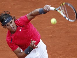 SUVER�N. Rafael Nadal u� je na Roland Garros 2012 ve �tvrtfin�le.