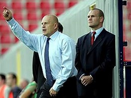 Jaroslav H�eb�k s ochrankou.
