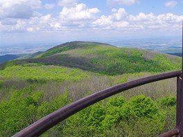 Druhý nejvyšší vrch Magosfa (Tátralátó) – 916 m Druhý nejvyšší vrch Magosfa (Tátralátó) – 916 m