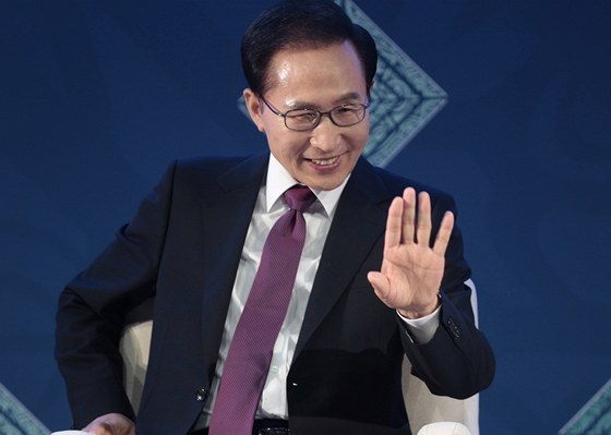 I Mjong-bak, prezident Korejsk� republiky, spoluautor zde publikovan�ho textu,