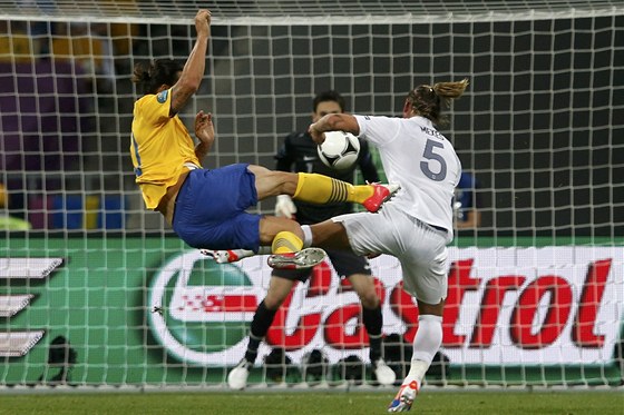 PAR�DN� G�L. �v�dsk� �to�n�k Zlatan Ibrahimovic se polo�il do st�ely, kter� za