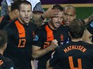 RADOST. Fotbalist� Nizozemska se raduj� z g�lu proti Portugalsku.