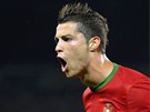 PRVN� G�L. Hv�zdn� Cristiano Ronaldo se na fotbalov�m Euru kone�n� trefil. Dal