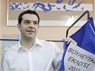  K volebn� v urn� v At�n�ch p�i�el i ��f radik�ln� levice Alexis Tsipras.