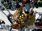 DRA�Í HARLEY. Fantazie výzdoby motocykl� neznala mezí. Pozornost poutala i tato
