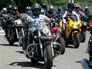 SPANILÁ JÍZDA. K tradi�ním sou�ástem motorká�ských sraz� pat�í projí��ky, které