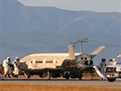 Miniraketoplán X-37B po přistání 16.6.2012. Ve vesmíru strávilo plavidlo 468 Miniraketoplán X-37B po přistání 16.6.2012. Ve vesmíru strávilo plavidlo 468