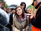 Z�stupy fanou�k� se tla�� na tr�nink �esk�ch fotbalist� na star�m stadionu ve