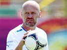 Kouč českých fotbalistů Michal Bílek při tréninku ve Vratislavi. Kouč českých fotbalistů Michal Bílek při tréninku ve Vratislavi.