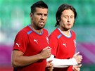 Milan Baro� (vlevo) a Tom� Rosick� na pond�ln�m tr�ninku �esk� reprezentace