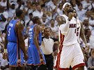 Zat�mco se LeBron James z Miami raduje z druh�ho v�t�zstv� sv�ho t�mu, hr��i
