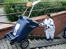 Meta�i technick�ch slu�eb v Chebu maj� nov� uniformy a voz�ky.