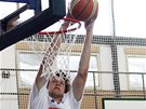 SME�! Mladým ostravským basketbalist�m p�edvedl Jan Veselý n�co ze svého...
