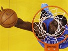 Kendrick Perkins z Oklahoma City Thunder st��l� na ko�.