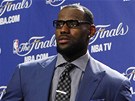 DO GALA. Takto se vyfikl LeBron James z Miami Heat na poz�pasovou tiskovou
