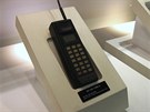 Muzeum Samsung - prvn� mobiln� telefon Samsung SH-100 (1988)